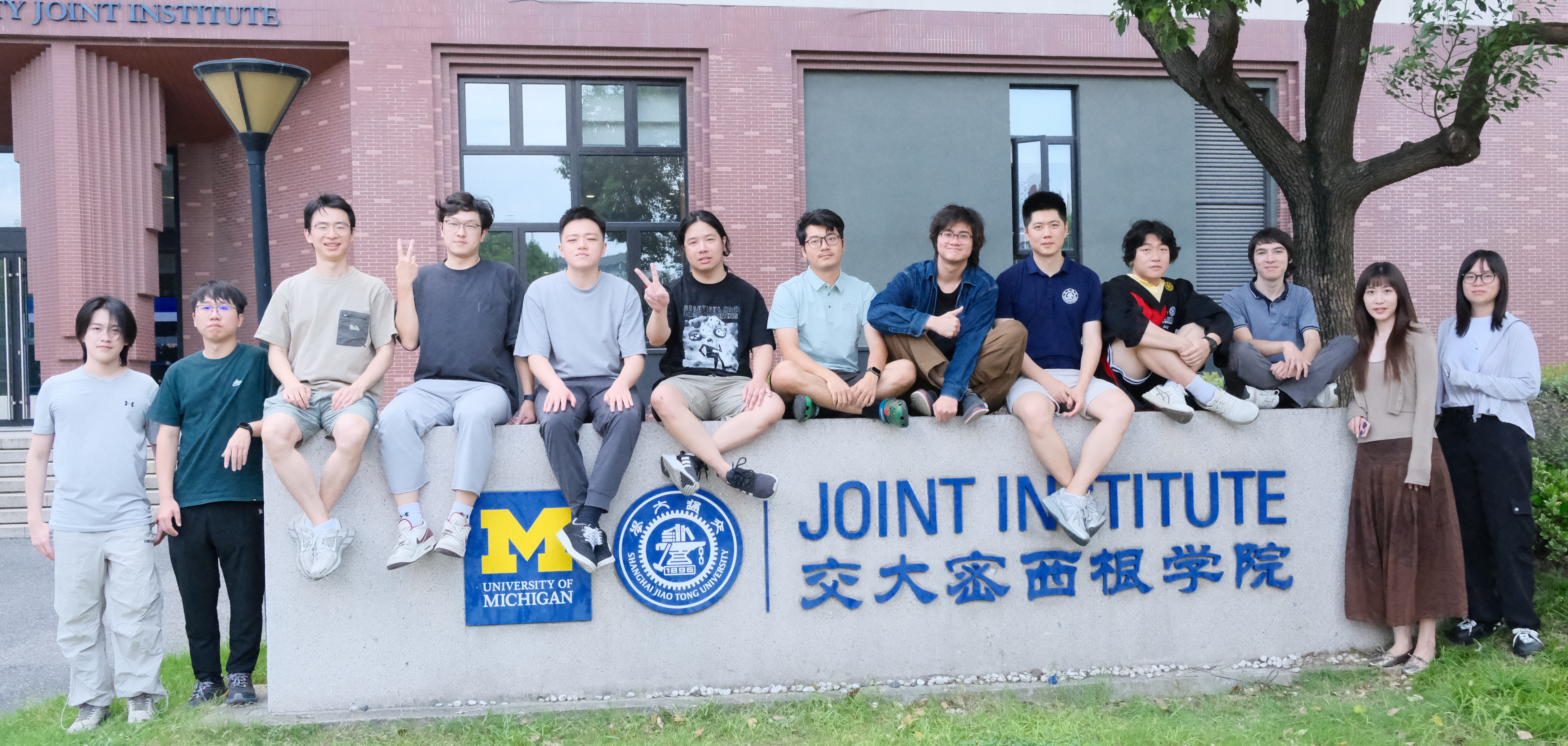 SIRIUS Lab Group Photo 2025